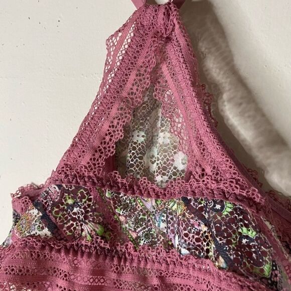 Victoria’s Secret High Neck Wired Lace Halter Bralette - Picture 7 of 9